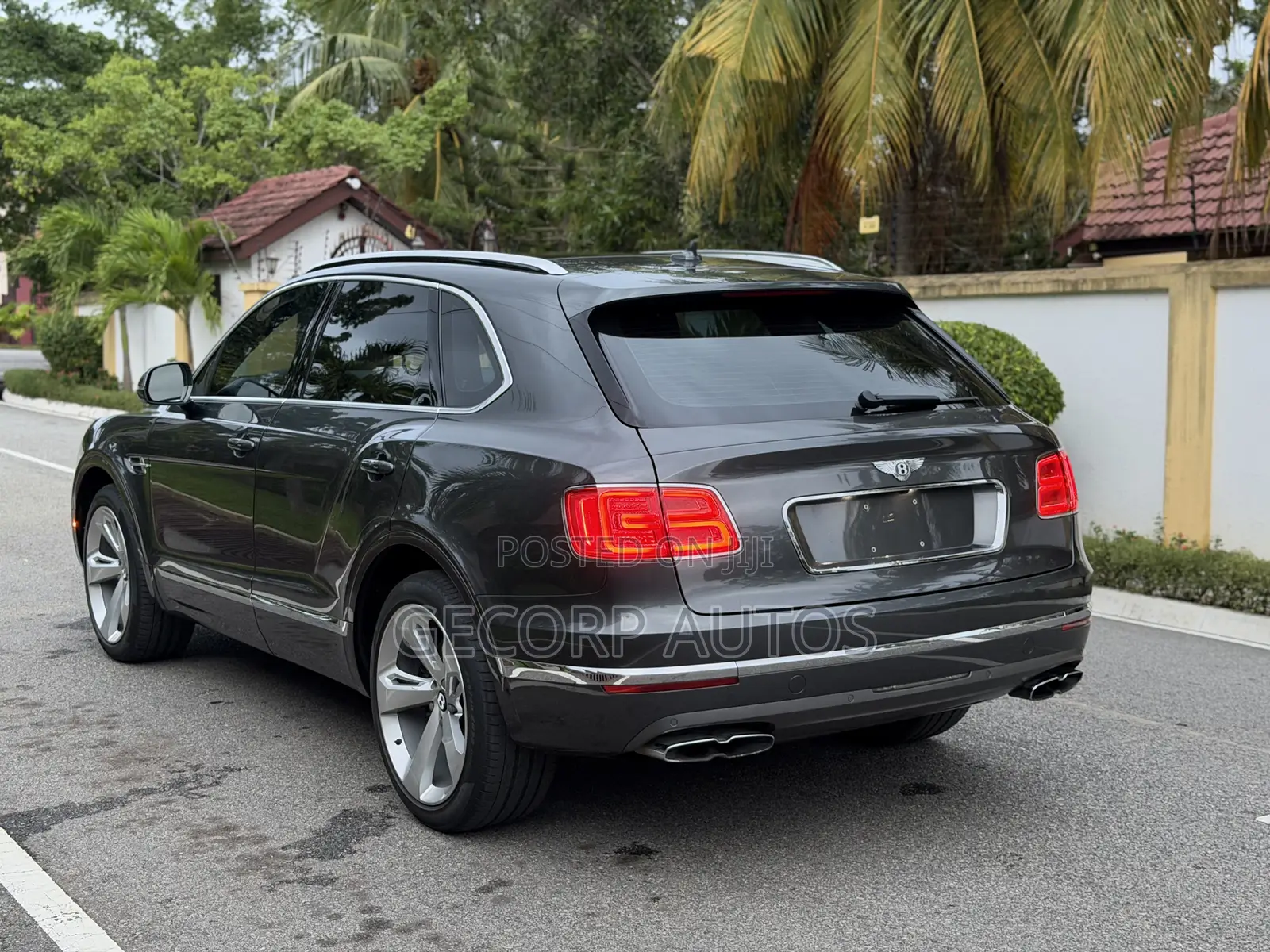 Bentley Bentayga V8 AWD 2020 Gray