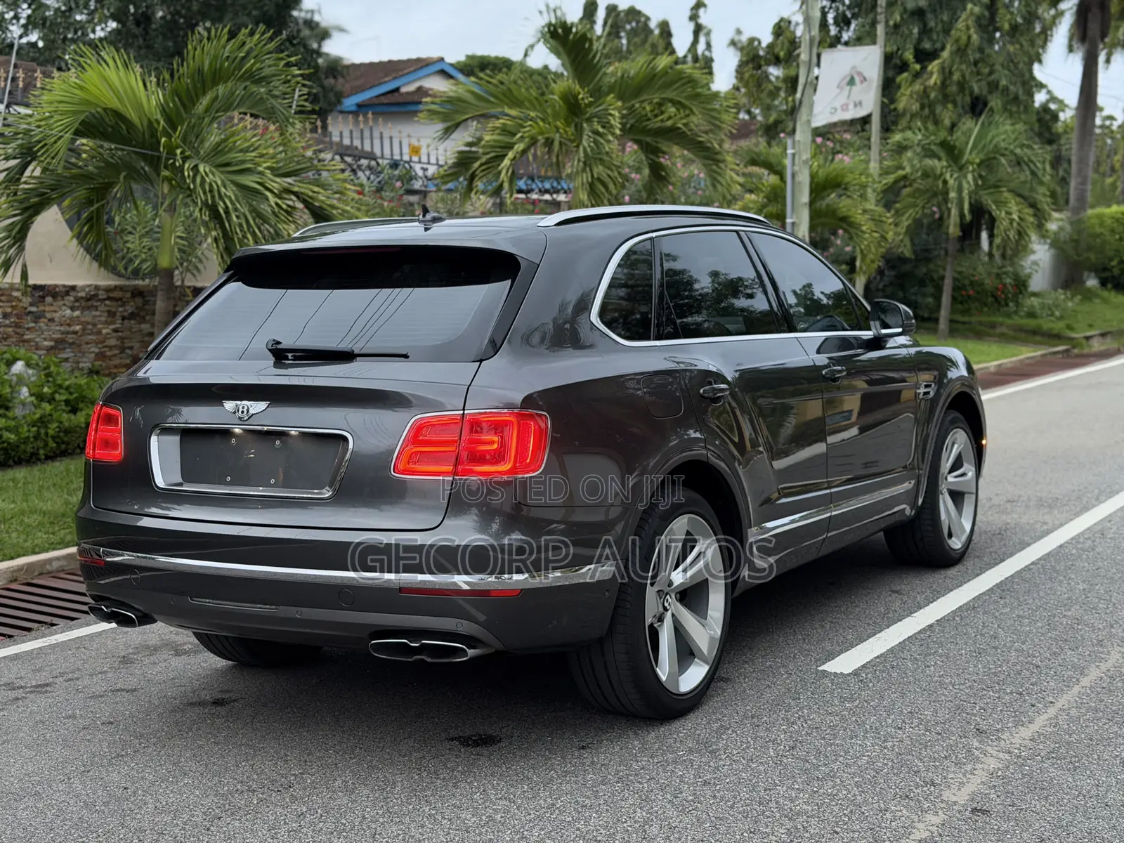 Bentley Bentayga V8 AWD 2020 Gray