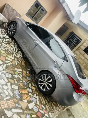 Hyundai Avante 2013 Silver