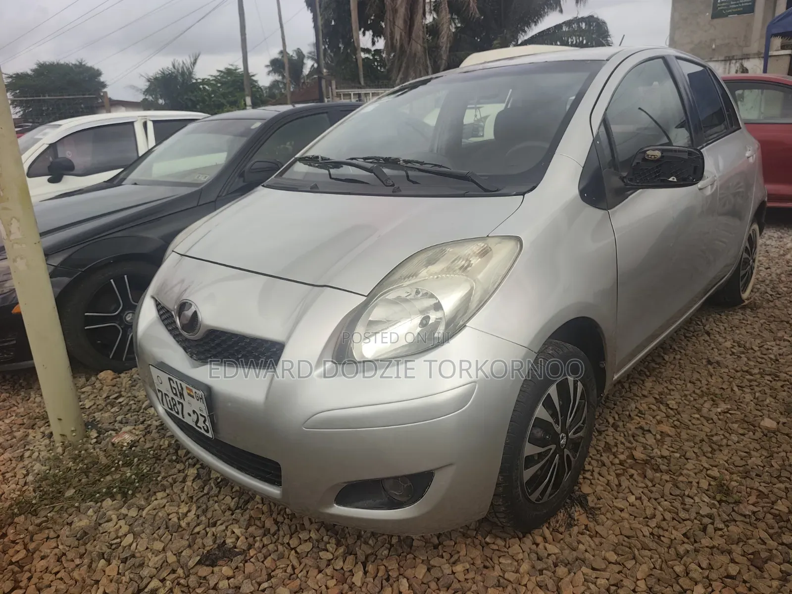 Toyota Vitz 2010 Silver