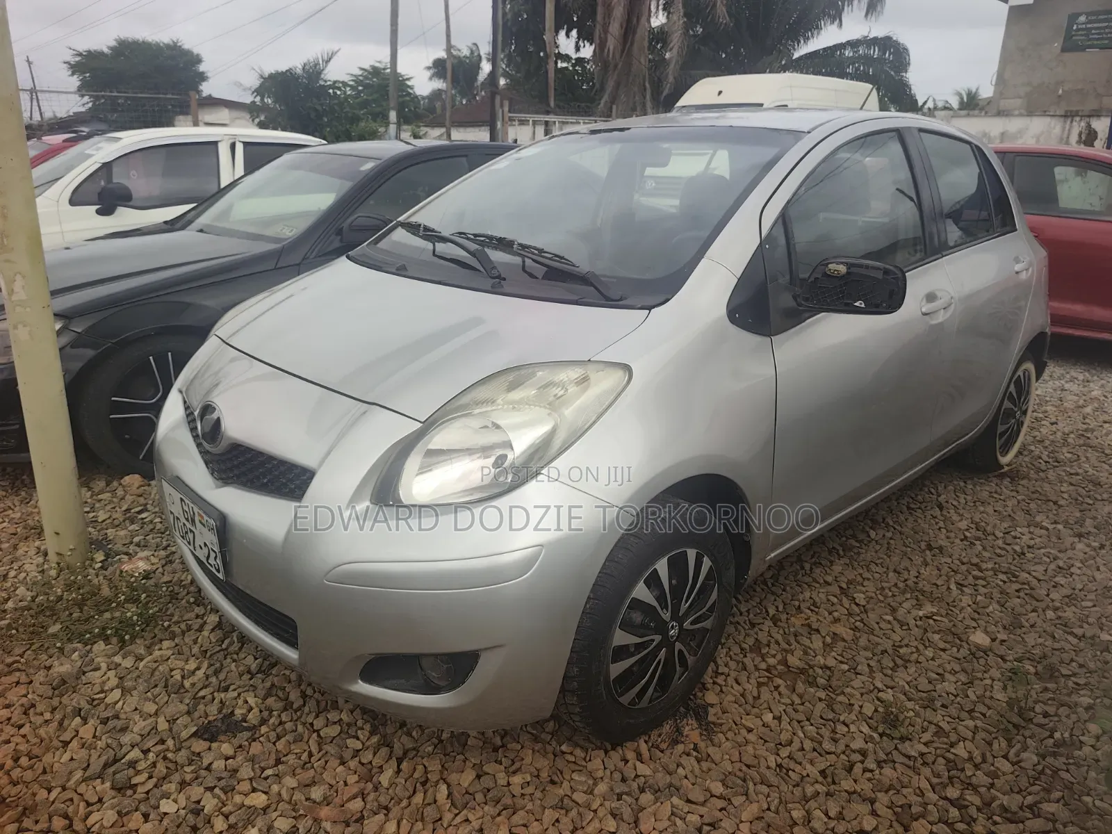 Toyota Vitz 2010 Silver
