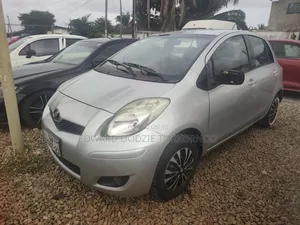 Toyota Vitz 2010 Silver