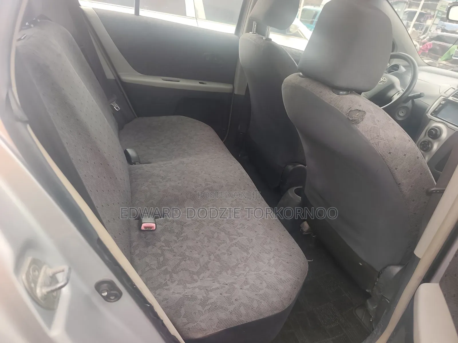 Toyota Vitz 2010 Silver