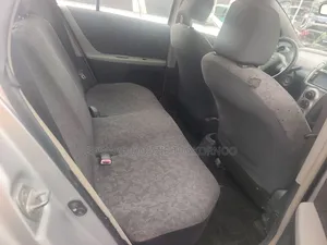 Toyota Vitz 2010 Silver