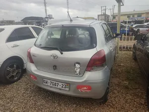 Toyota Vitz 2010 Silver
