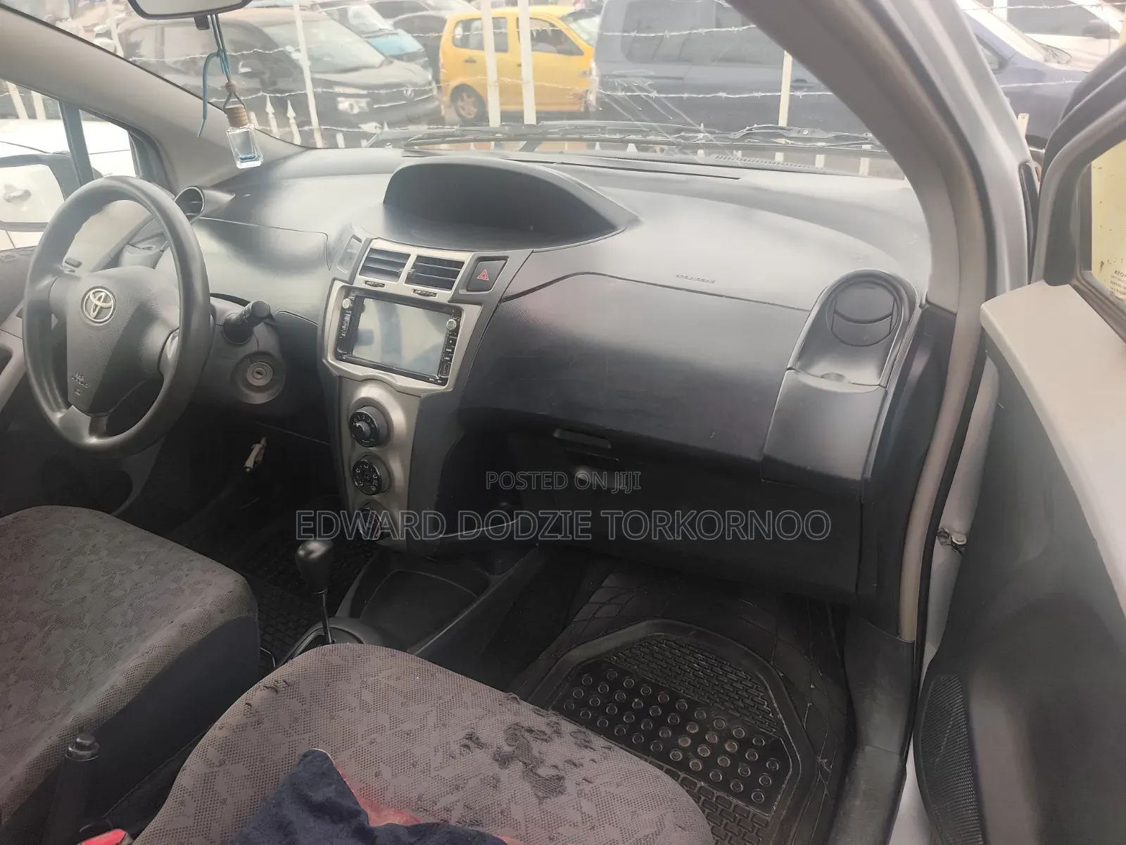 Toyota Vitz 2010 Silver