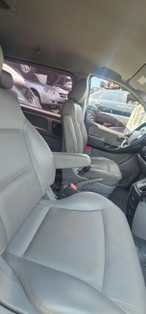 Hyundai Starex 2016 Black