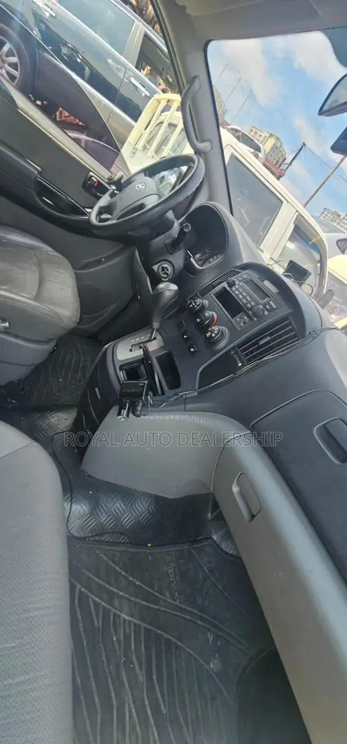 Hyundai Starex 2016 Black