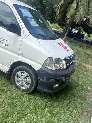 Toyota HiAce 2010 White