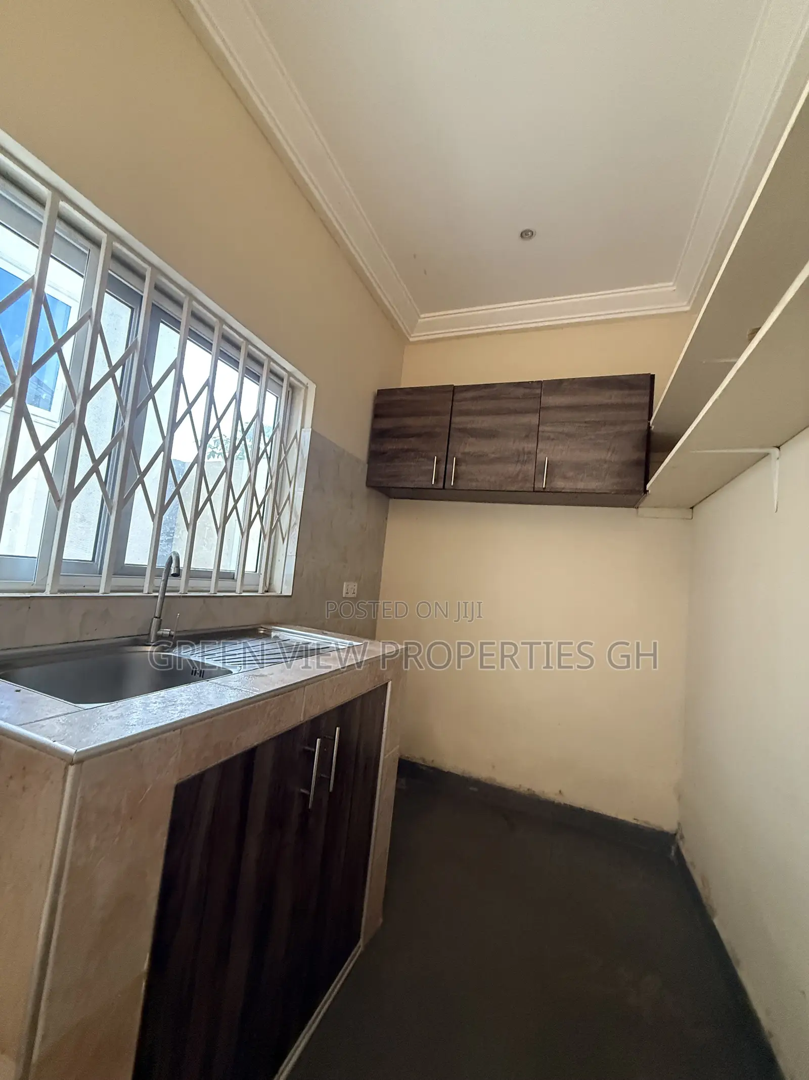 1bdrm Apartment in West Hills Mall Area for rent
