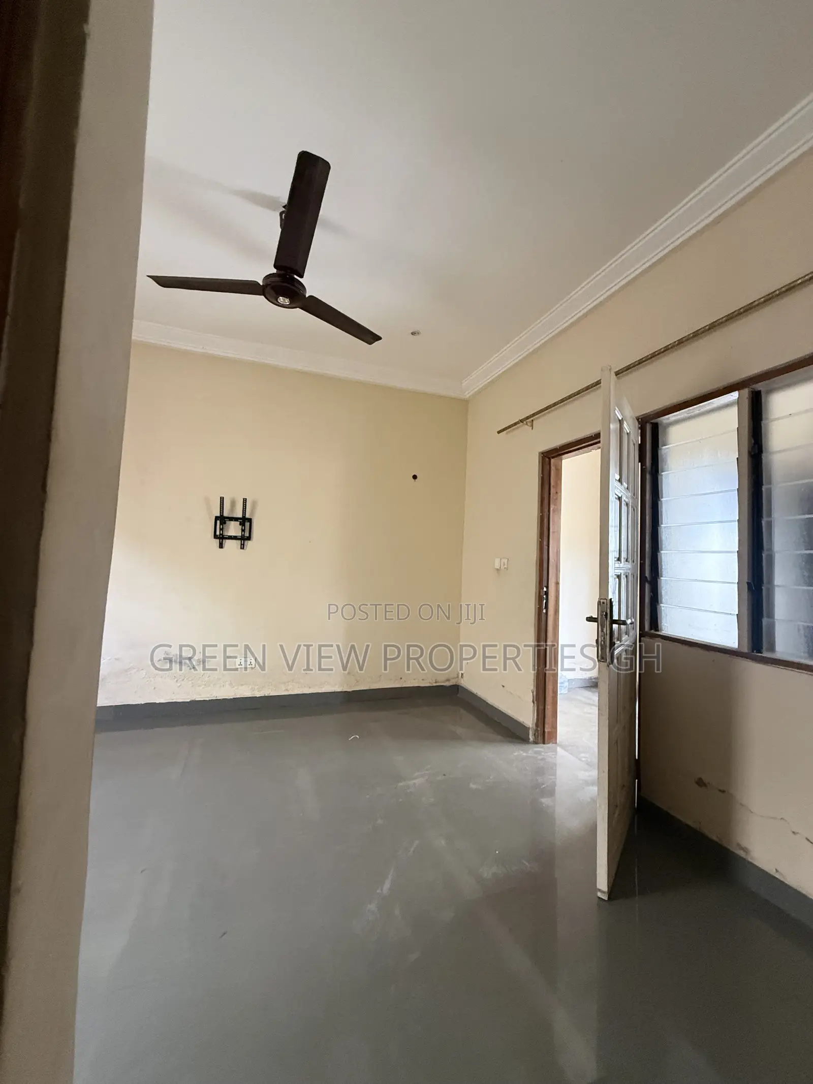 1bdrm Apartment in West Hills Mall Area for rent