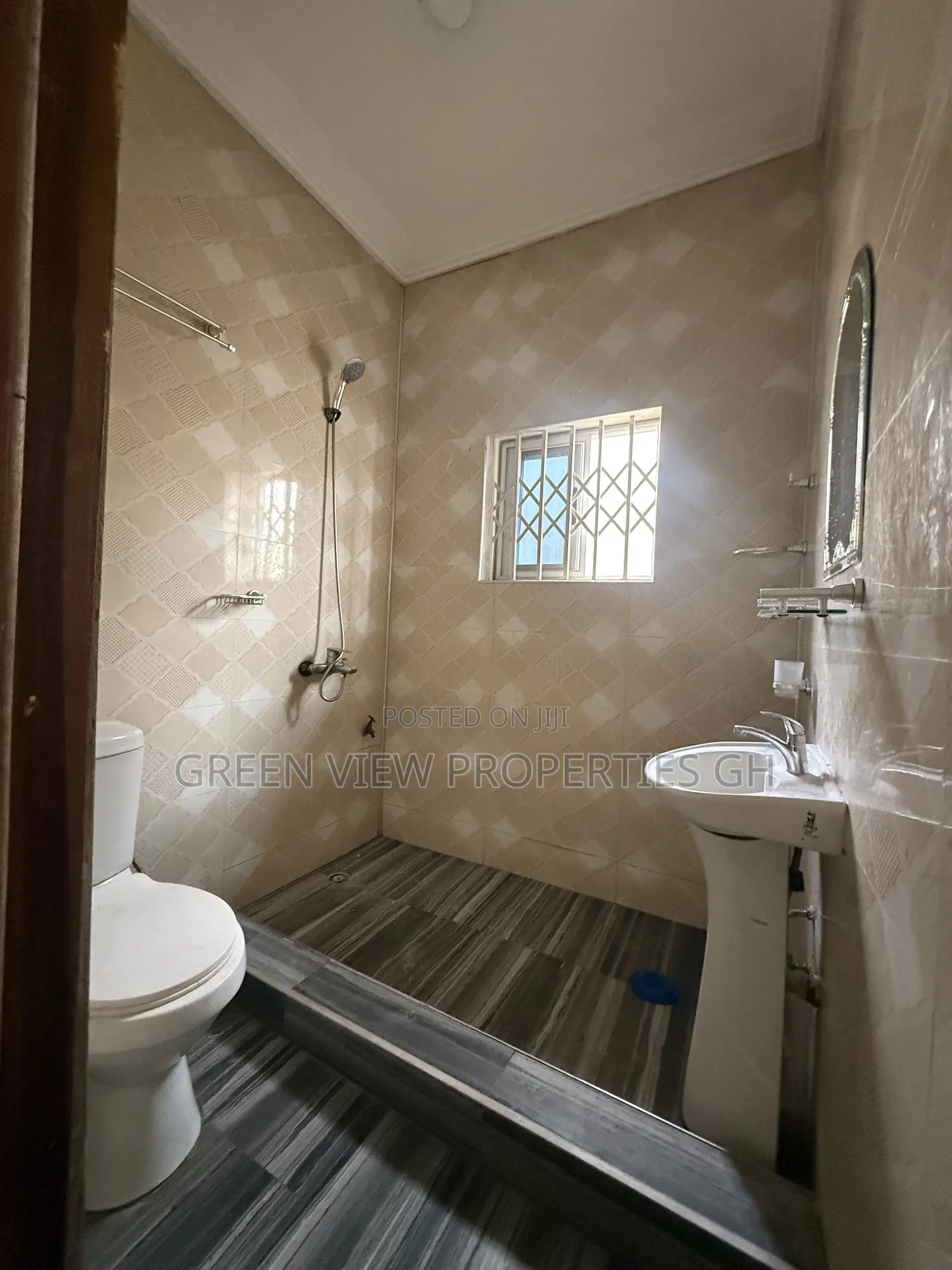 1bdrm Apartment in West Hills Mall Area for rent