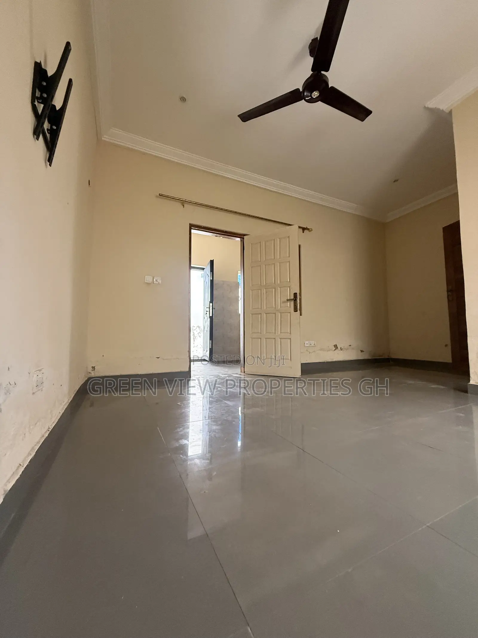 1bdrm Apartment in West Hills Mall Area for rent