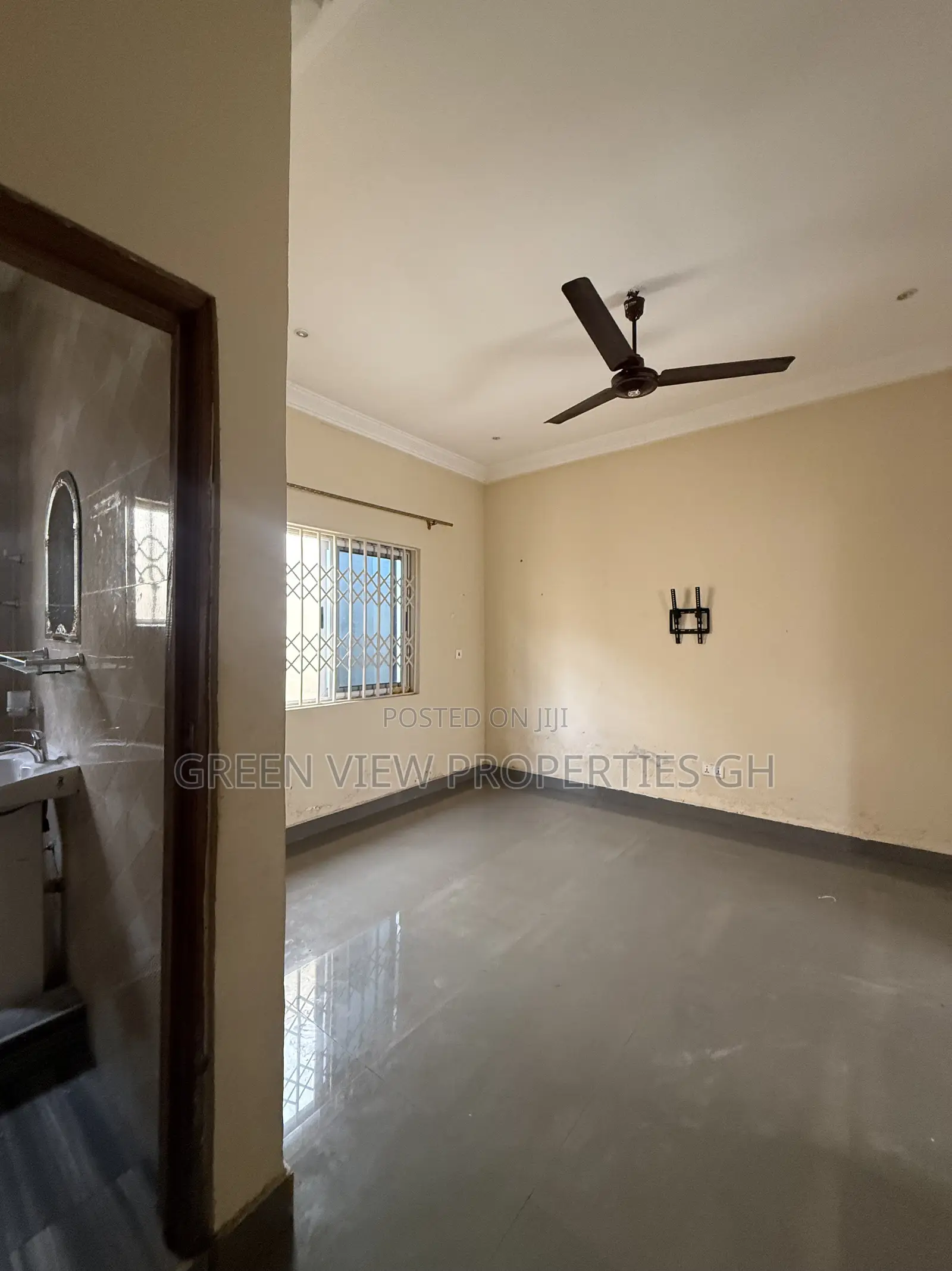1bdrm Apartment in West Hills Mall Area for rent