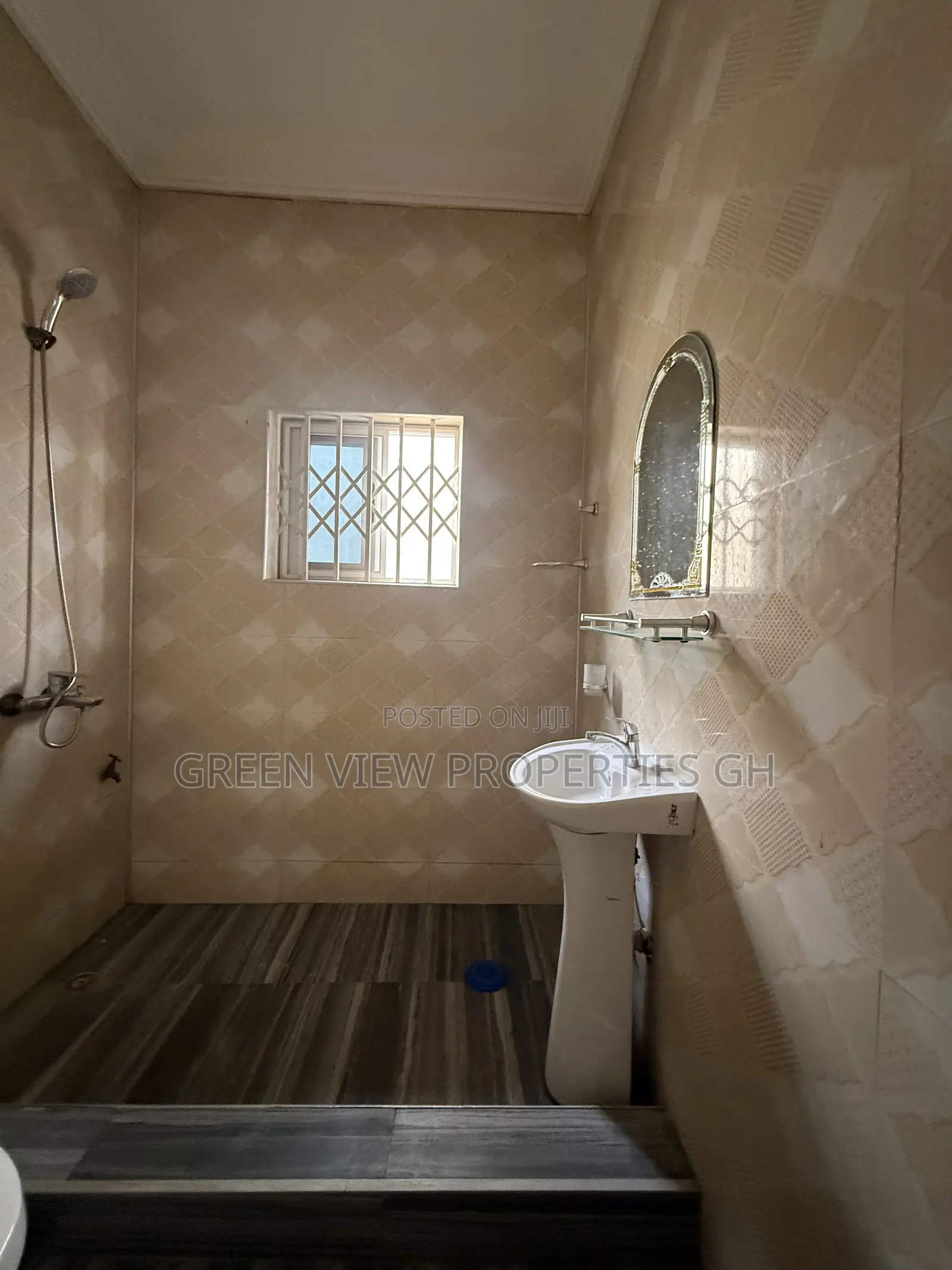 1bdrm Apartment in West Hills Mall Area for rent