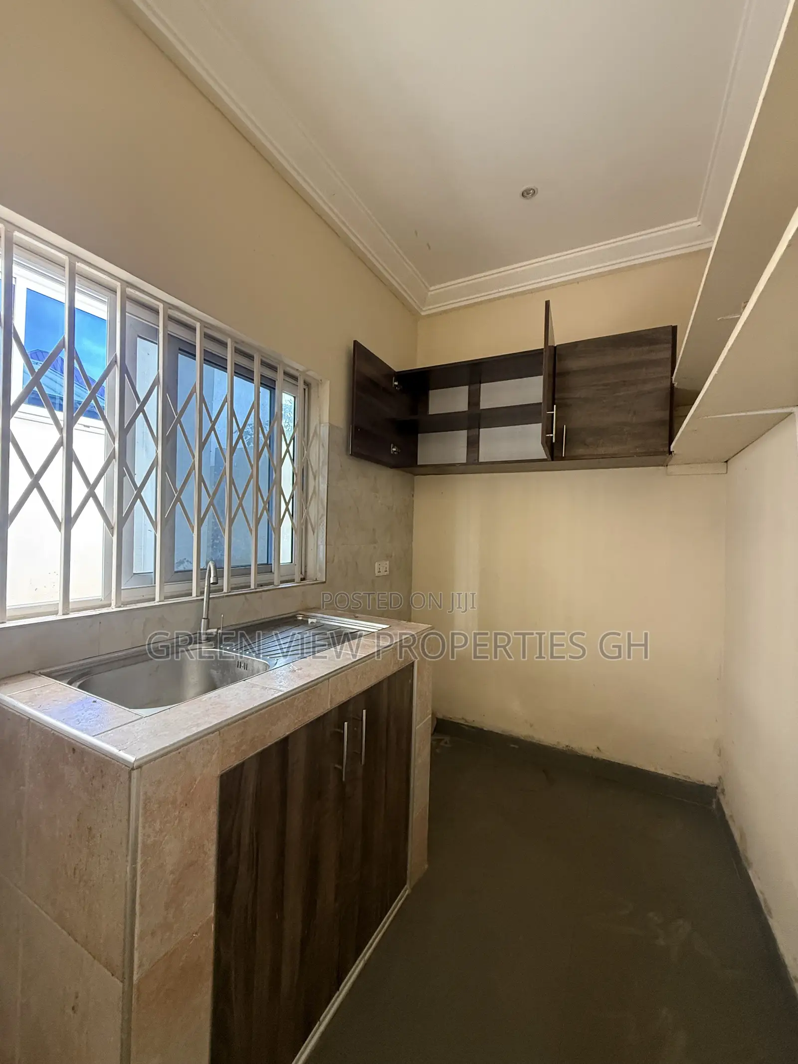 1bdrm Apartment in West Hills Mall Area for rent