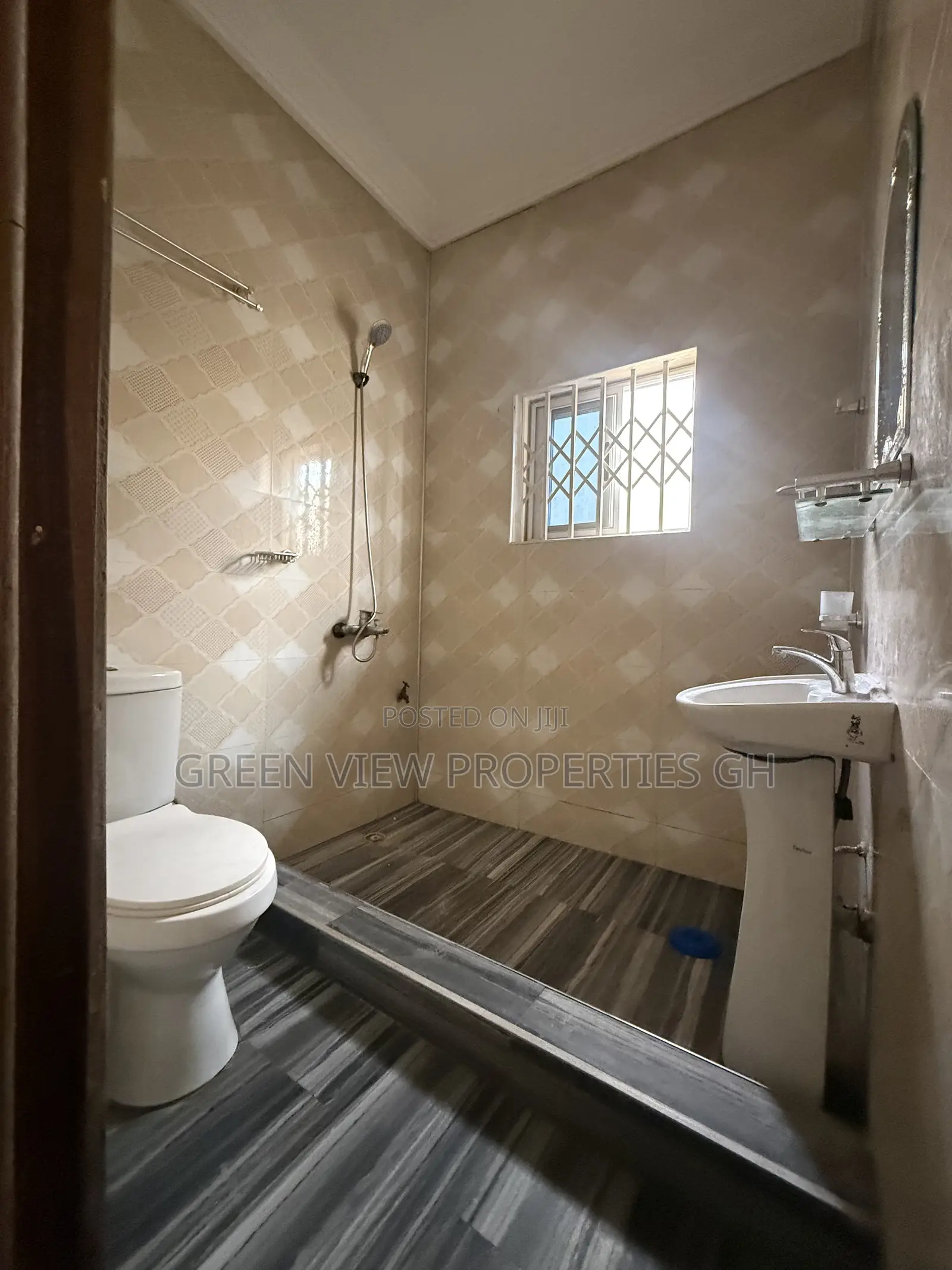 1bdrm Apartment in West Hills Mall Area for rent