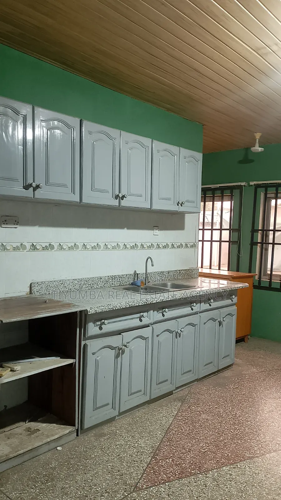 5bdrm House in Tiyumba Real Estate, Pillar 2 for rent