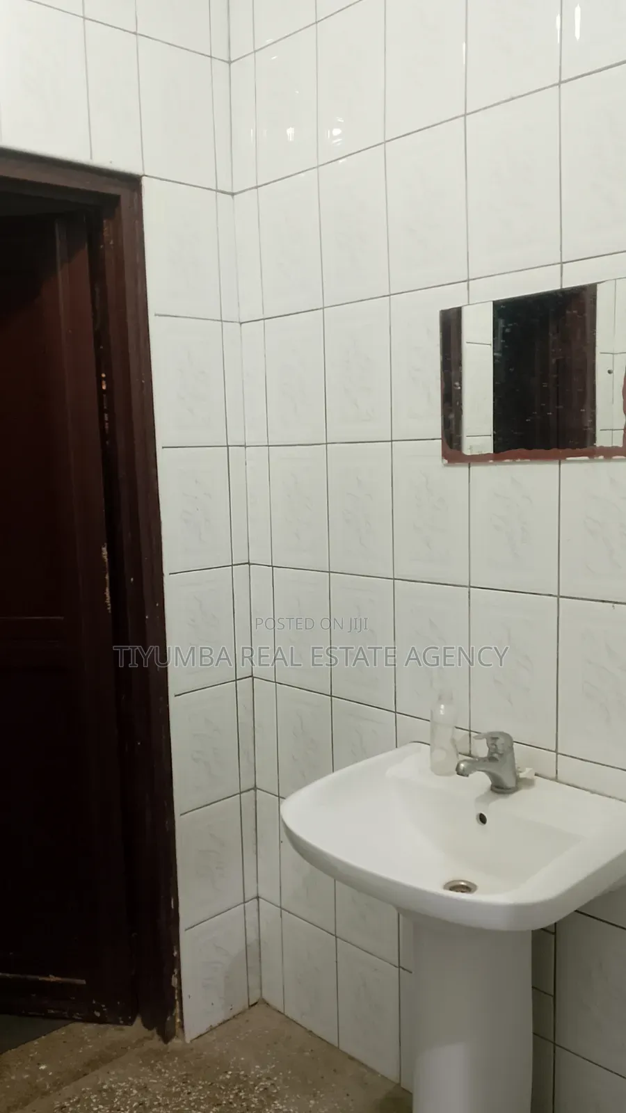 5bdrm House in Tiyumba Real Estate, Pillar 2 for rent