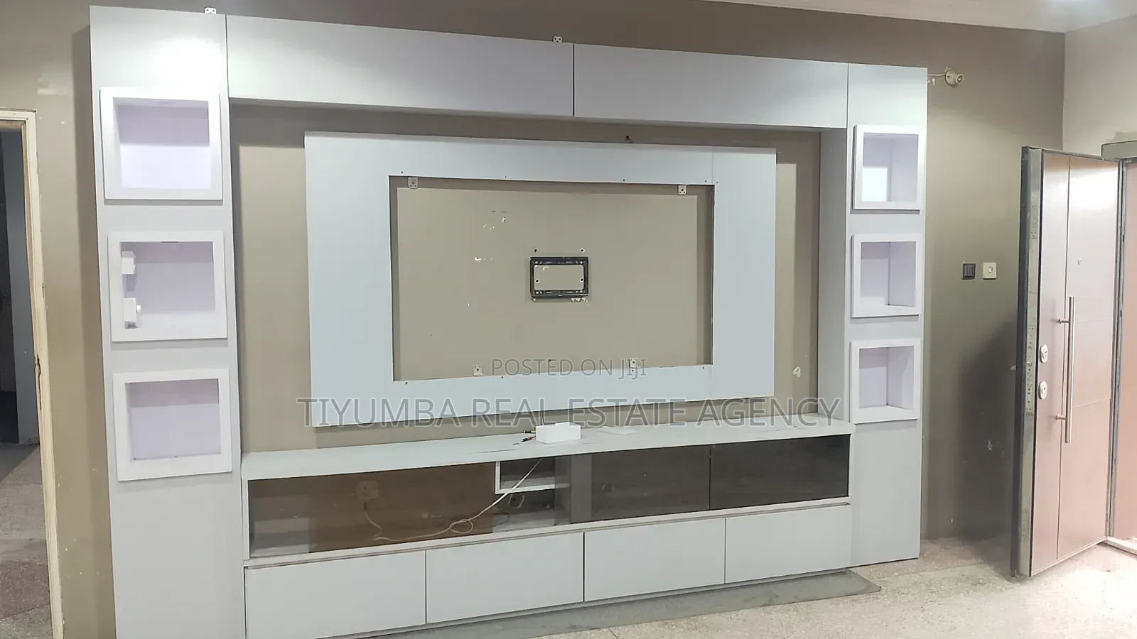 5bdrm House in Tiyumba Real Estate, Pillar 2 for rent