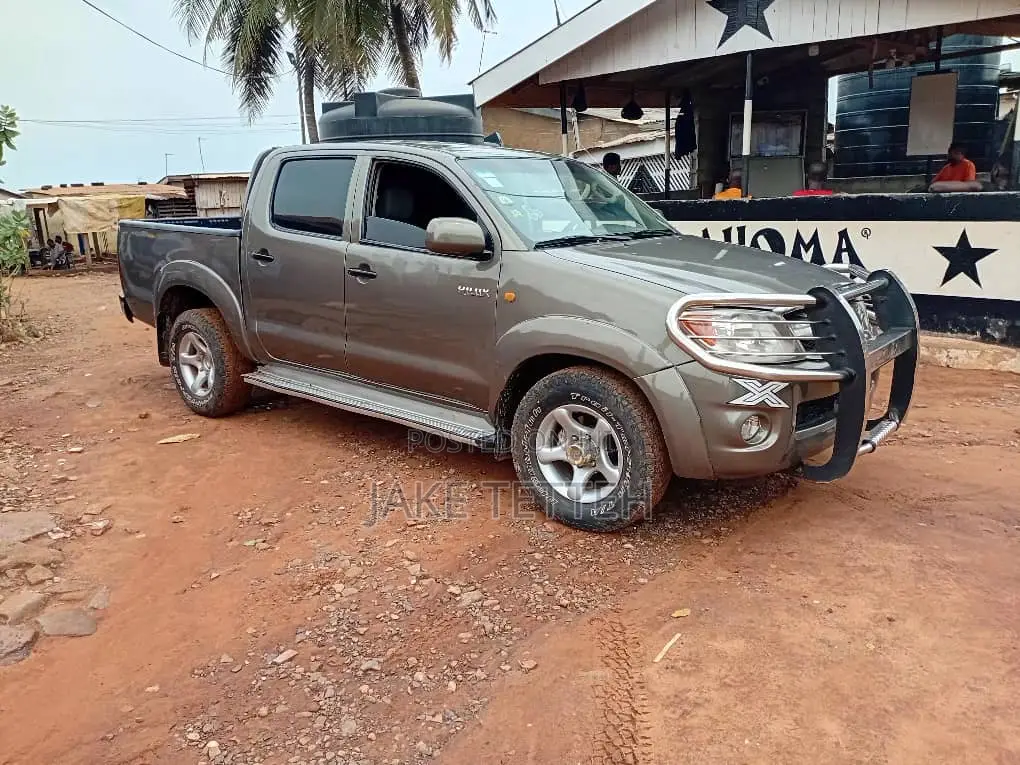 Toyota Hilux 2013 Silver
