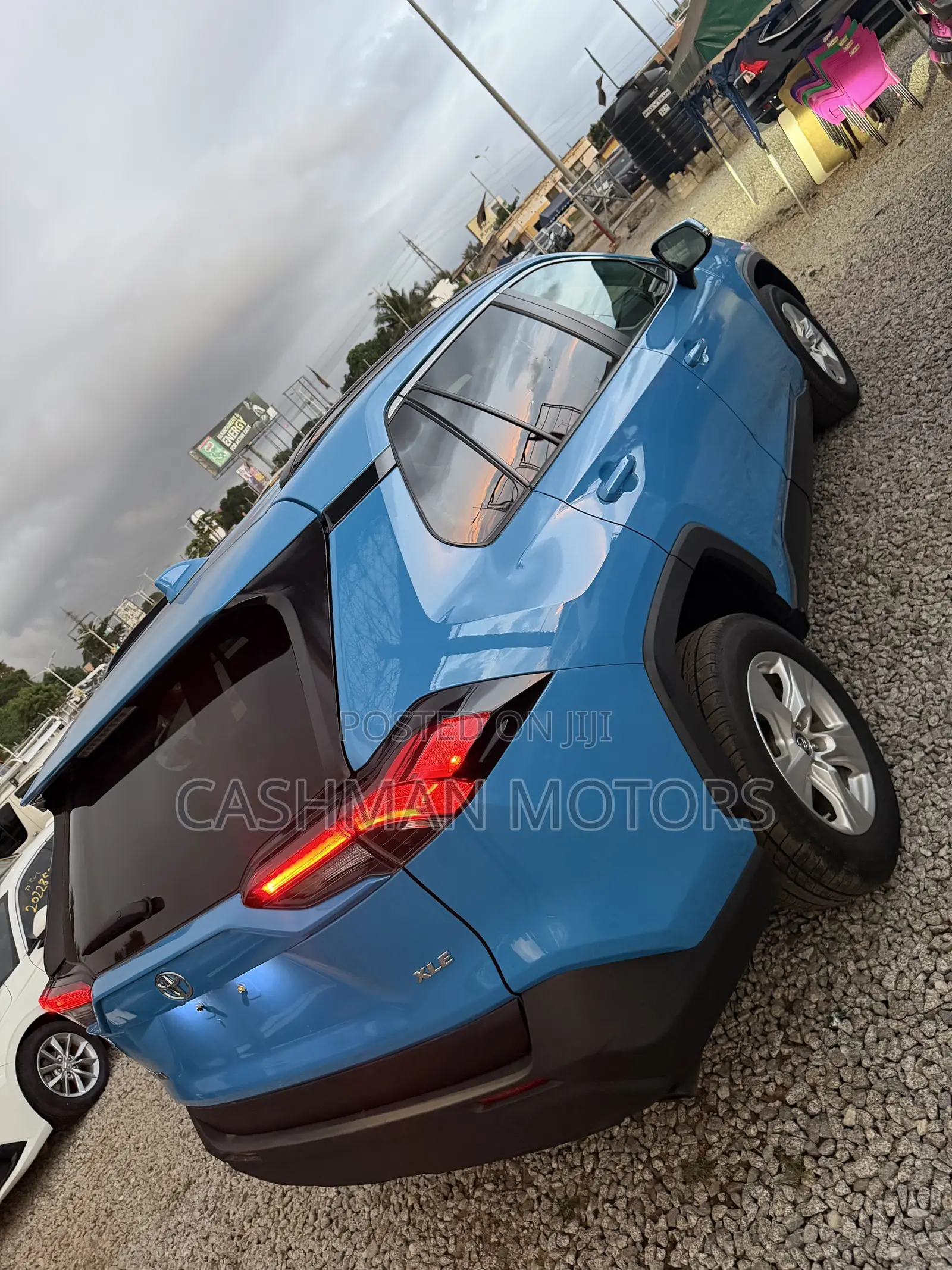 Toyota RAV4 XLE AWD 2019 Blue