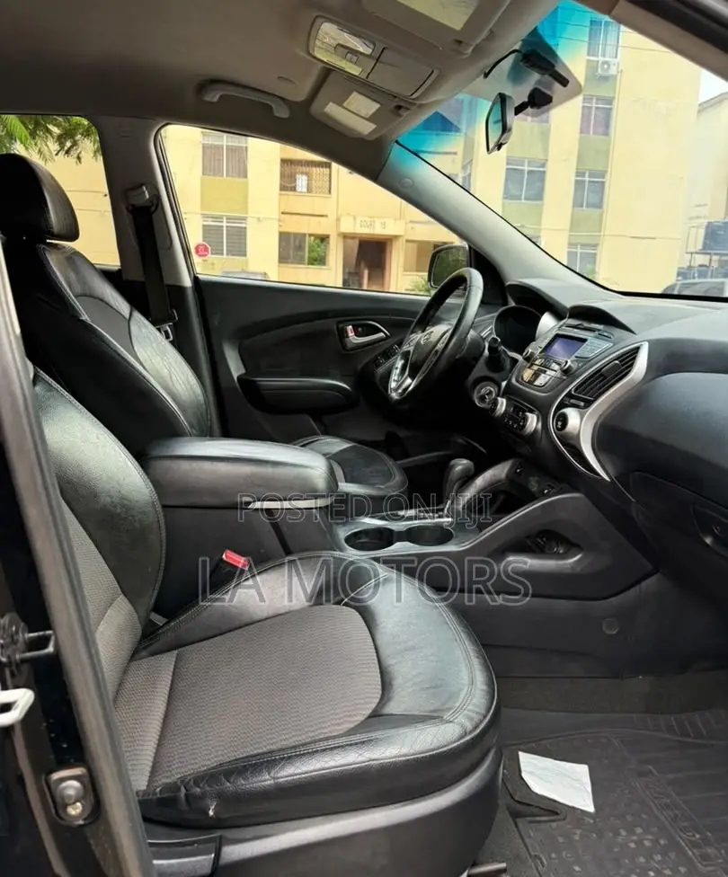 Hyundai Tucson 2012 Black