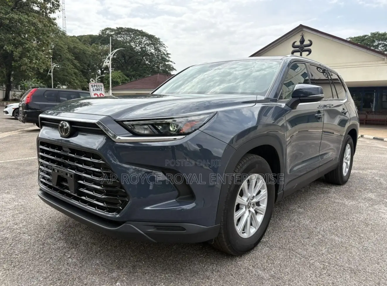 Toyota Grand Highlander XLE AWD 2024 Blue
