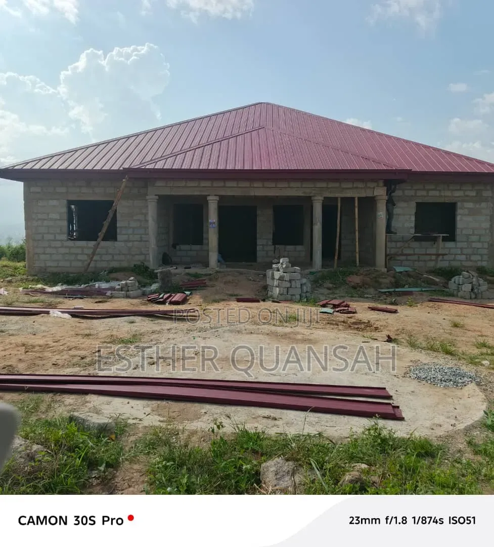 5bdrm House in Jesus Christ, Amasaman for sale