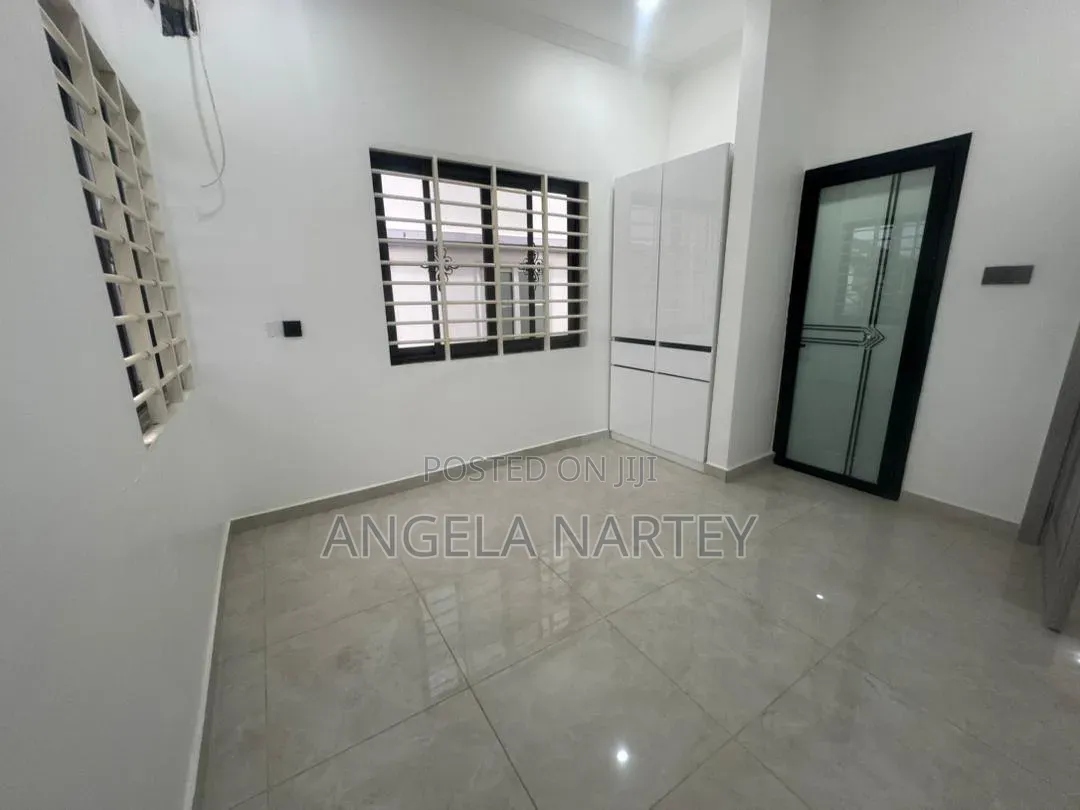 4bdrm House in Coastal Spintex, Accra Metropolitan for sale