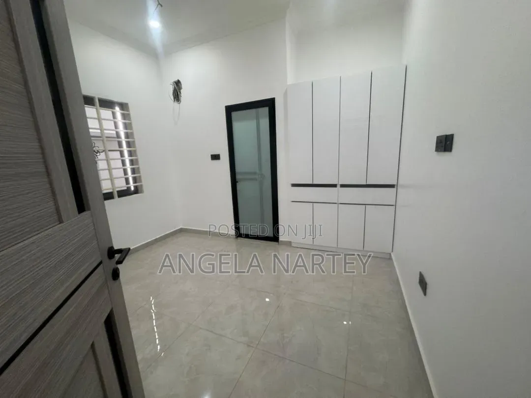 4bdrm House in Coastal Spintex, Accra Metropolitan for sale
