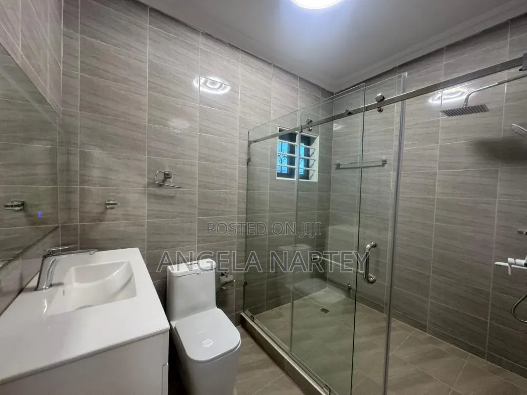 4bdrm House in Coastal Spintex, Accra Metropolitan for sale