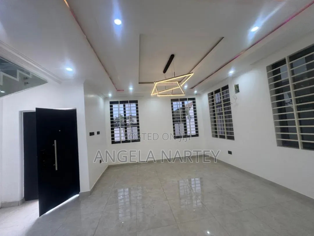 4bdrm House in Coastal Spintex, Accra Metropolitan for sale