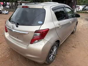 Toyota Vitz 1.3 AWD 5dr 2014 Gold