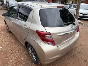 Toyota Vitz 1.3 AWD 5dr 2014 Gold