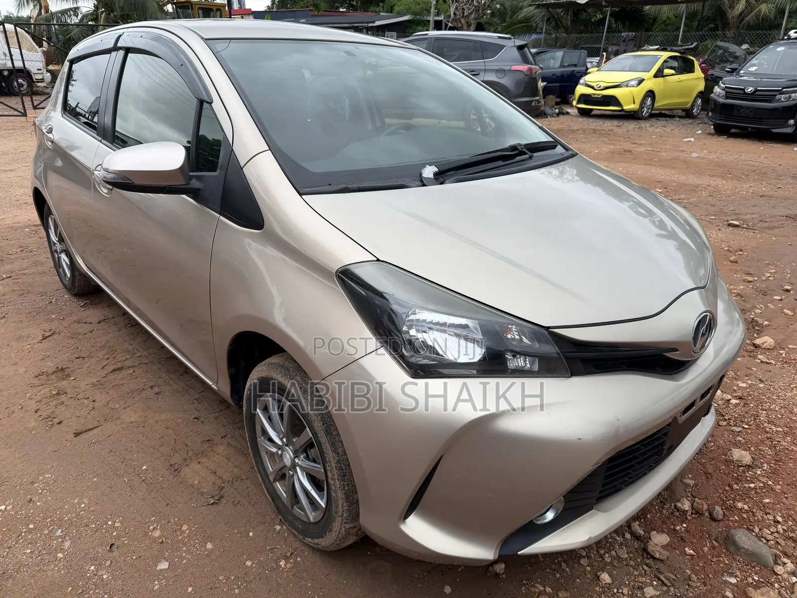 Toyota Vitz 1.3 AWD 5dr 2014 Gold