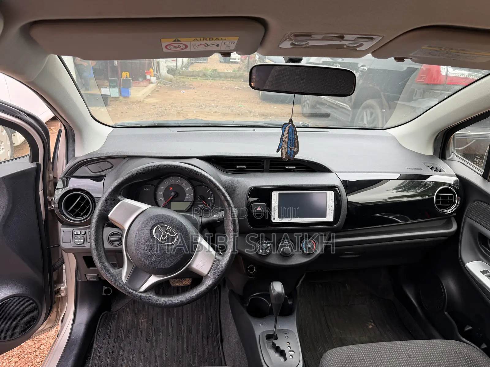 Toyota Vitz 1.3 AWD 5dr 2014 Gold