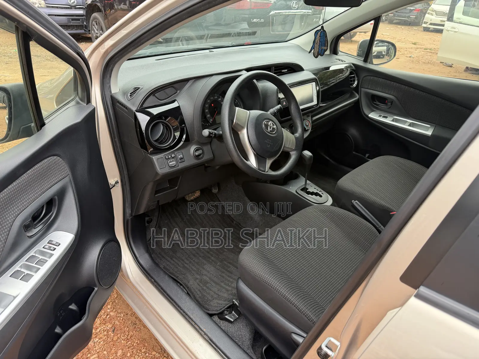 Toyota Vitz 1.3 AWD 5dr 2014 Gold