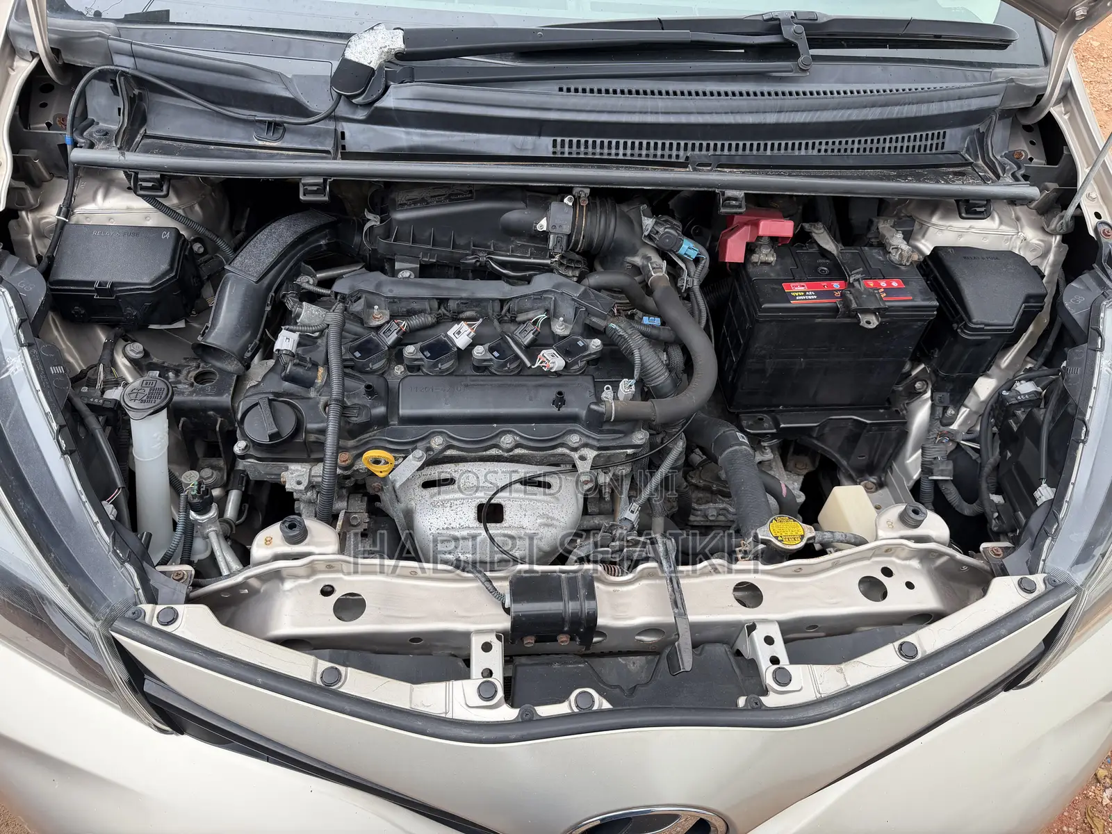 Toyota Vitz 1.3 AWD 5dr 2014 Gold
