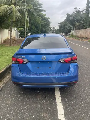 Nissan Versa 2020 Blue