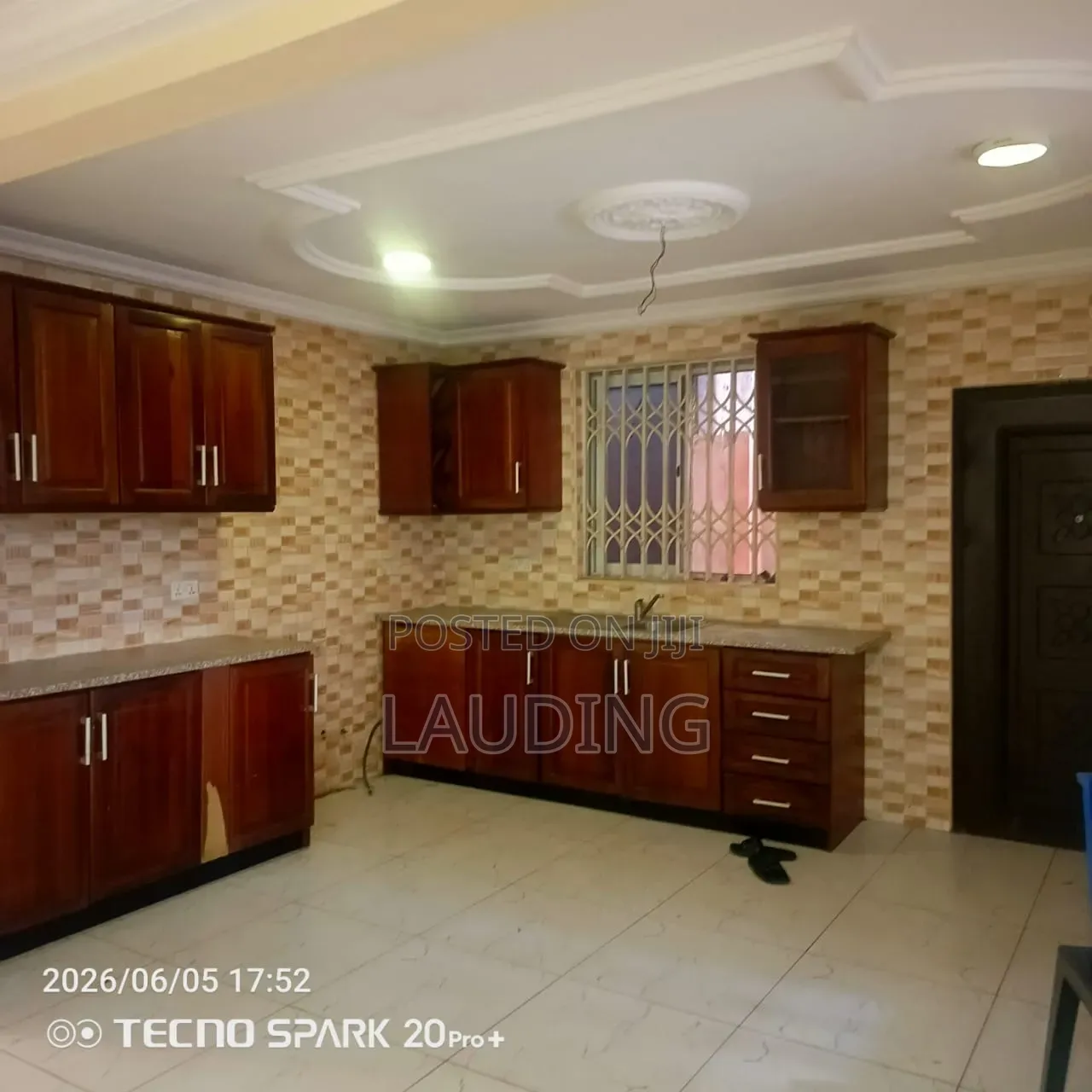 5bdrm House in Baatsona Total for rent
