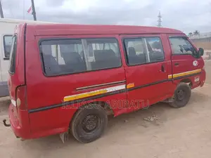 Hyundai H-100 2000 Red
