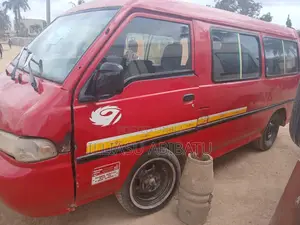 Hyundai H-100 2000 Red