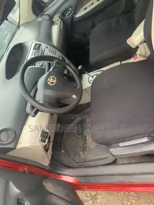 Toyota Yaris 2009 Red