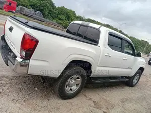 Toyota Tacoma 2022 White