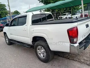 Toyota Tacoma 2022 White
