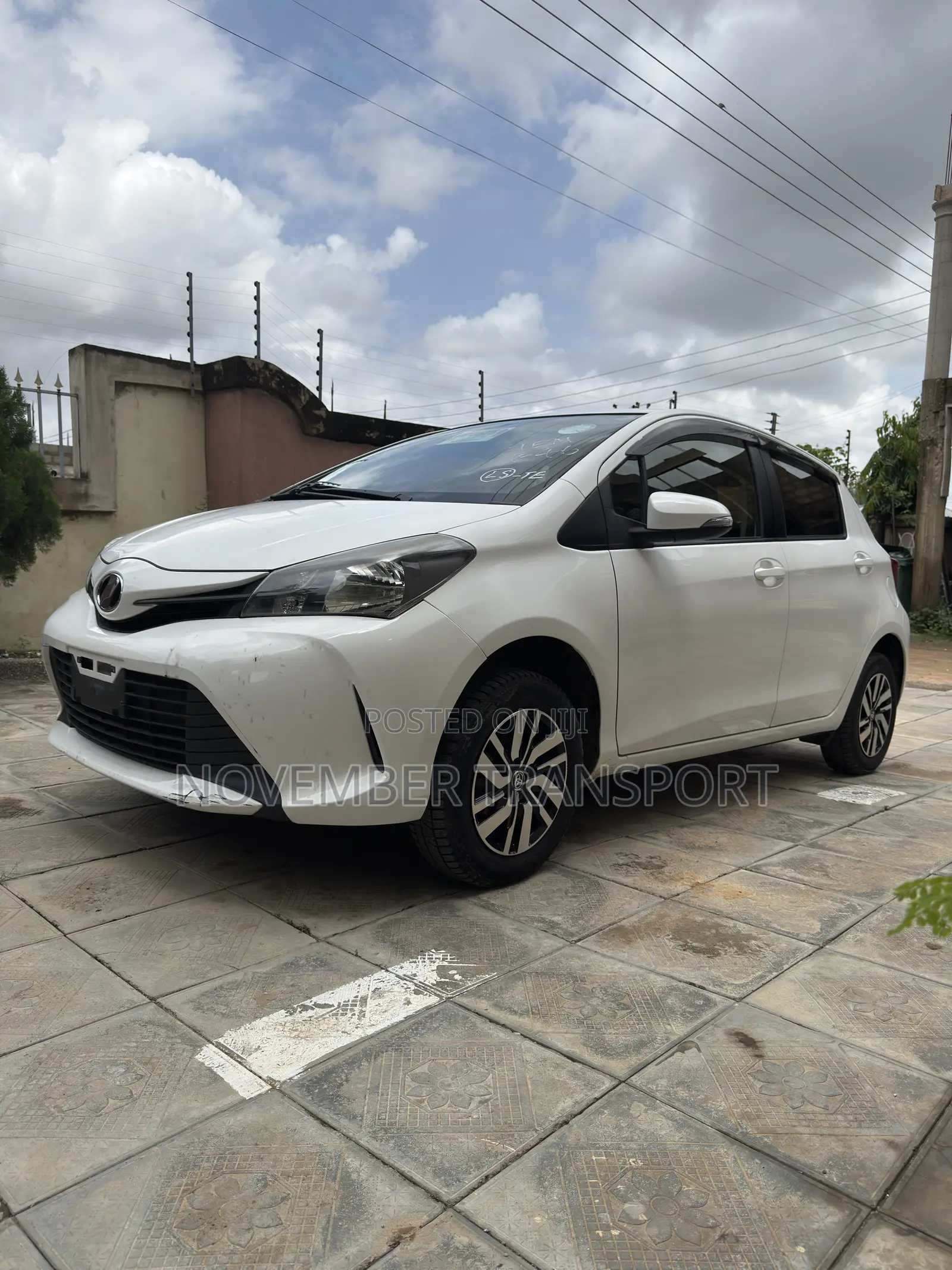 Toyota Vitz 1.5 FWD 5dr 2015 White