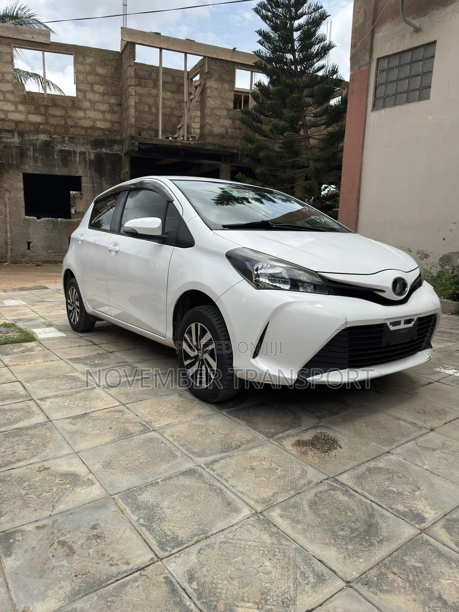 Toyota Vitz 1.5 FWD 5dr 2015 White