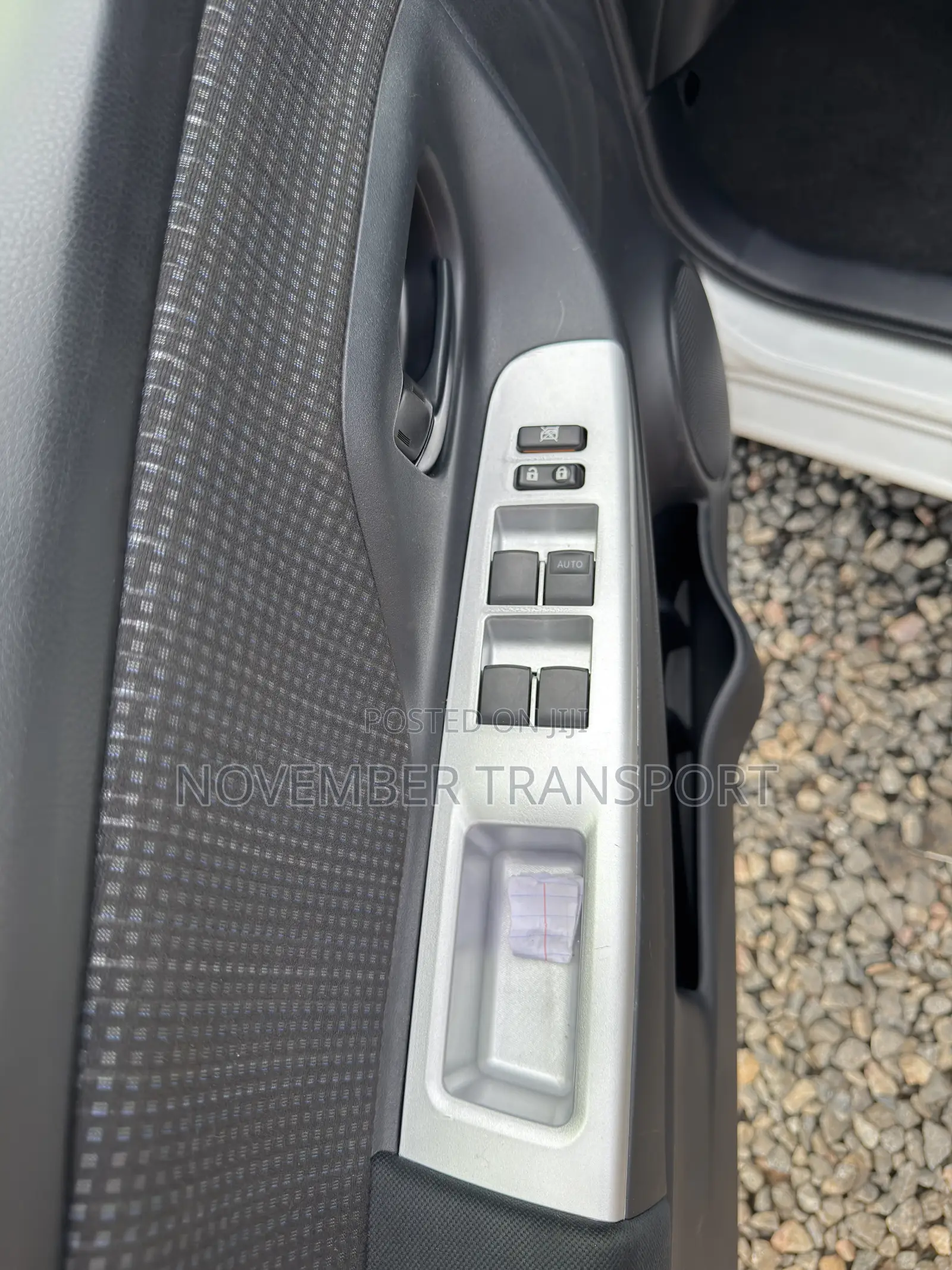 Toyota Vitz 1.5 FWD 5dr 2015 White