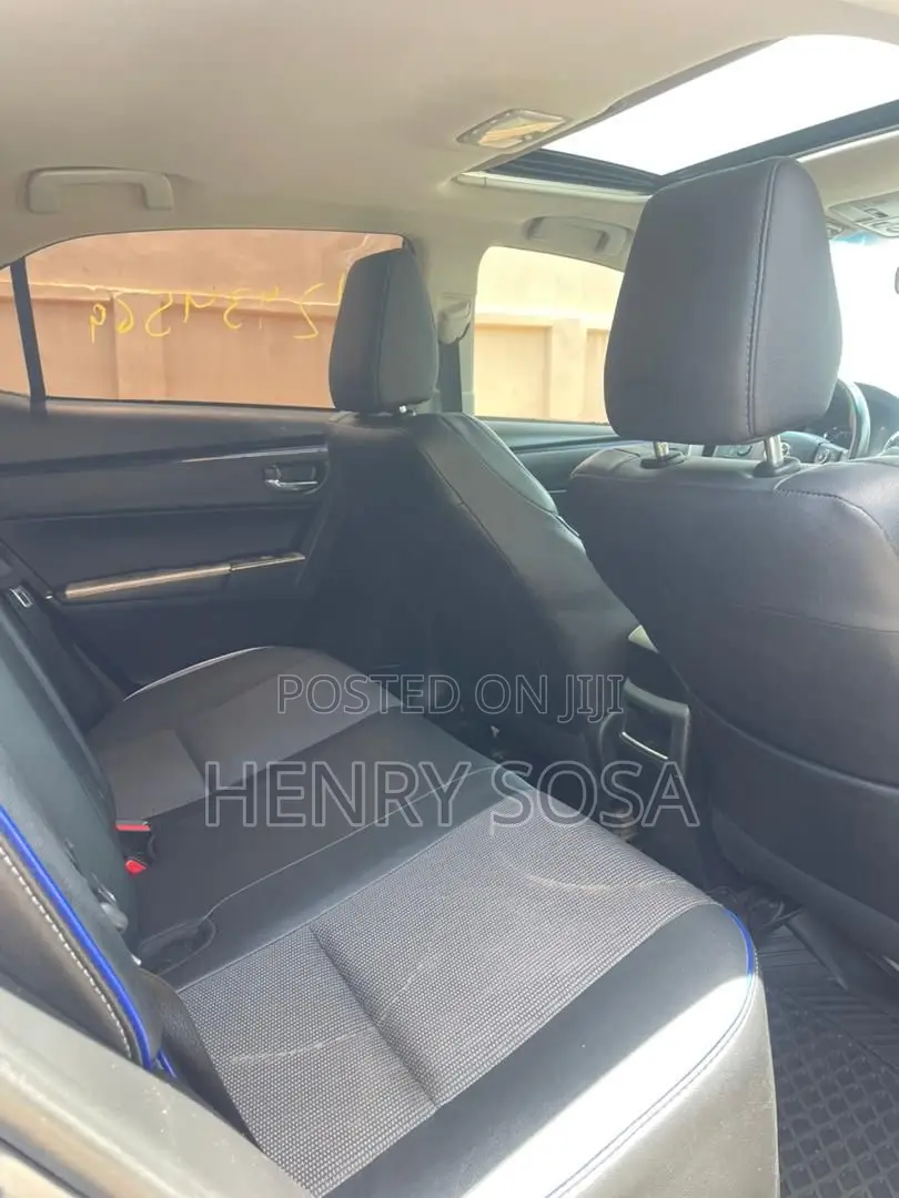 Toyota Corolla SE (1.8L 4cyl 2A) 2018 Gray